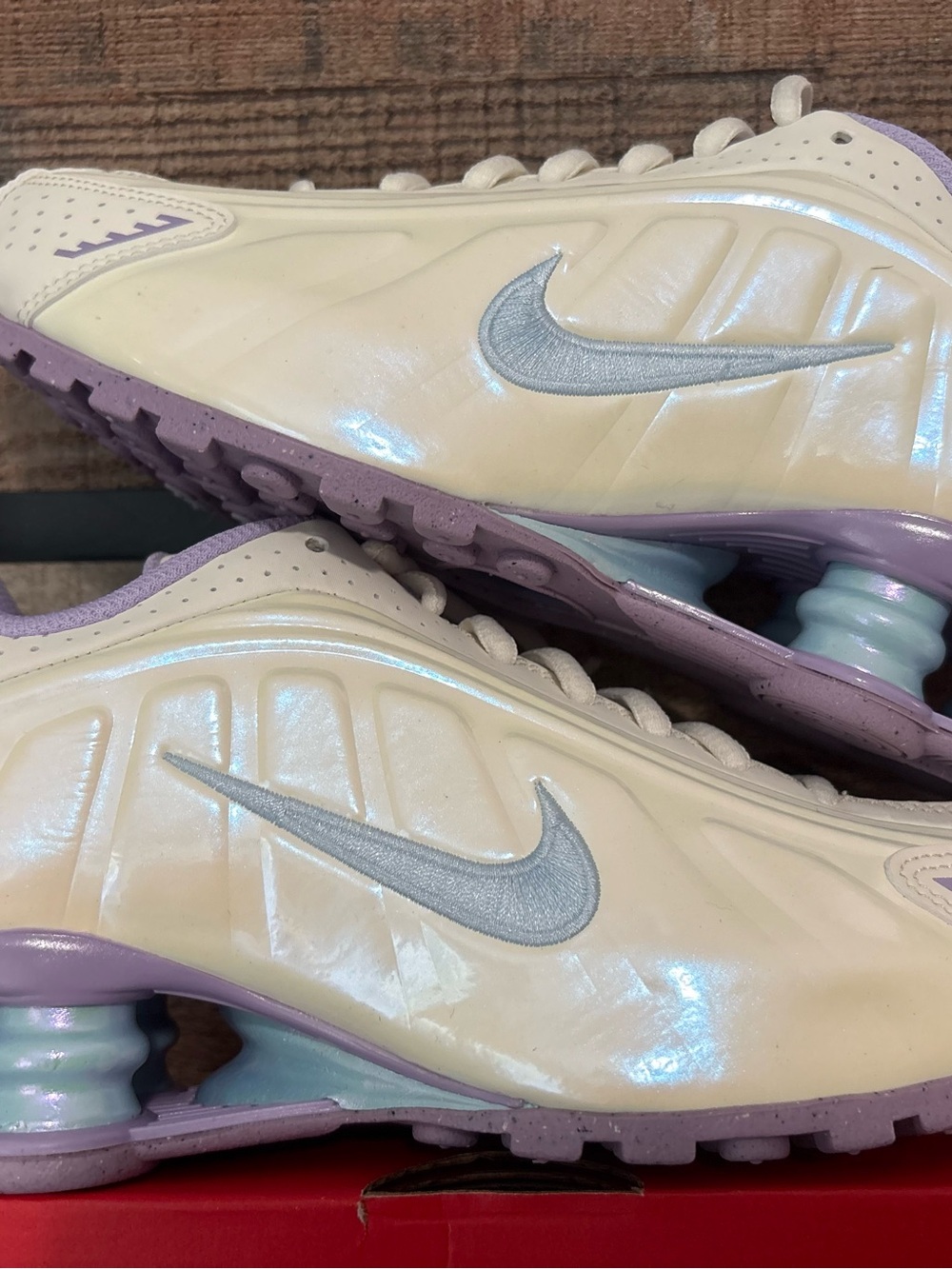 Nike Shox Low-Top Sneakers in iridescent Cream, Lavender & Silver